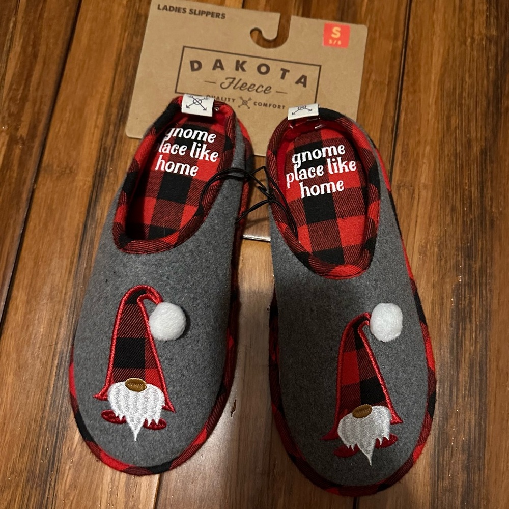 Women’s Gnome Slippers Size 5/6, Dakota Fleece